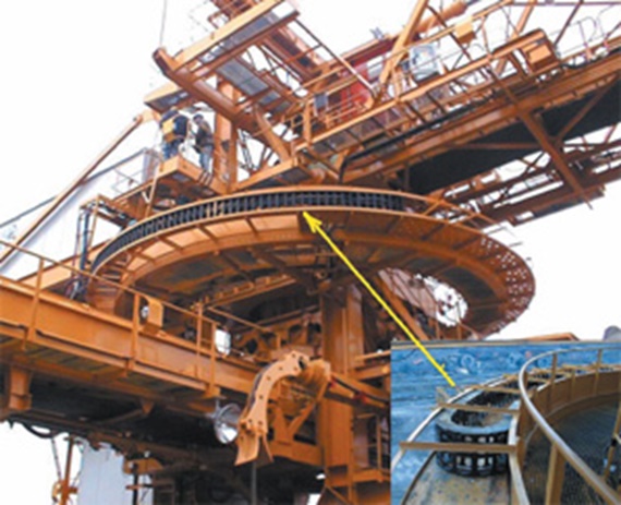 Cable carrier on a bucket-wheel excavator